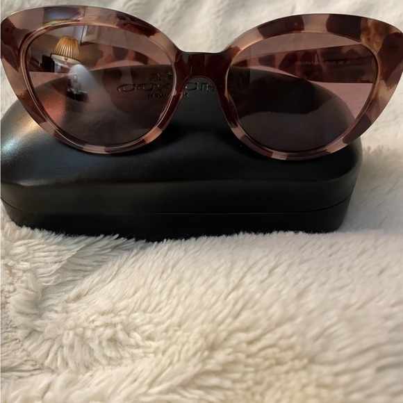 Coach leopard Sunglasses - Picture 1 of 7